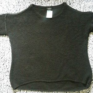 Shoulderless sweatshirt